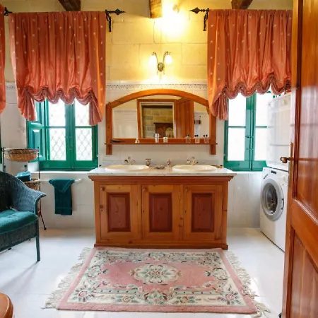 House Feed * Kercem